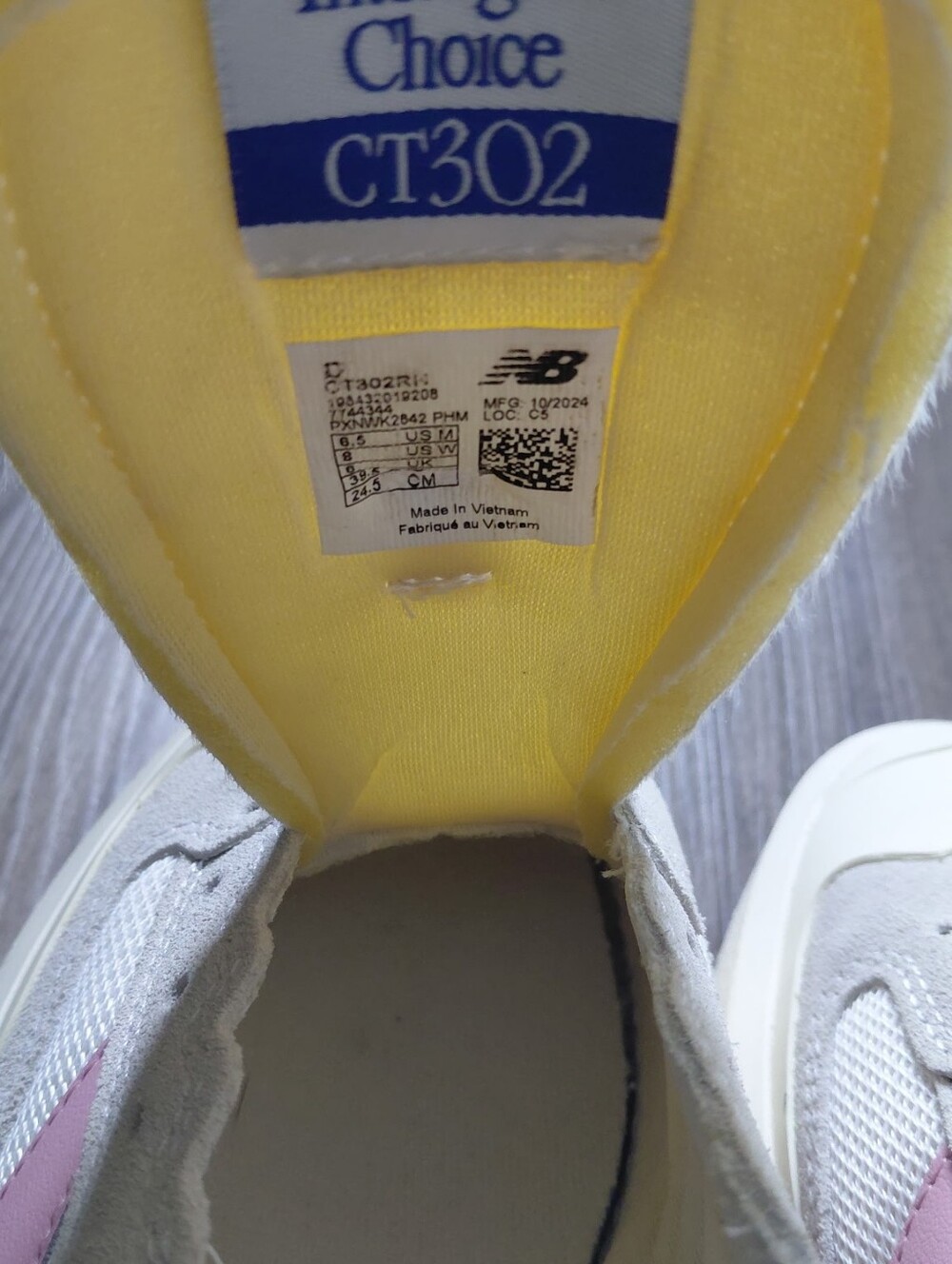 New Balance Women's White and Pink Sneakers - Picture 6 of 10